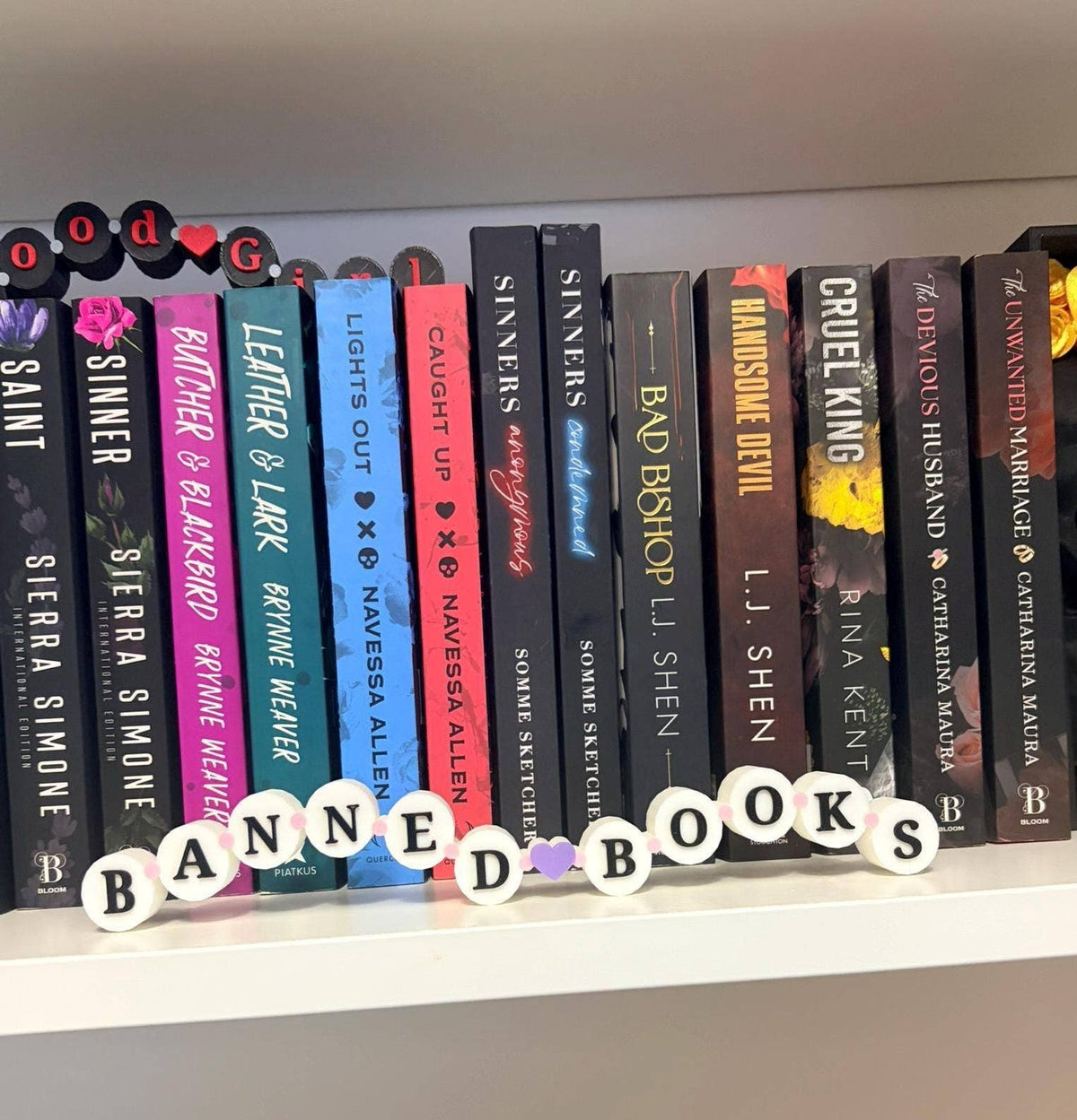 3D Printed Friendship Bracelet & Romance Reader Shelf Sign